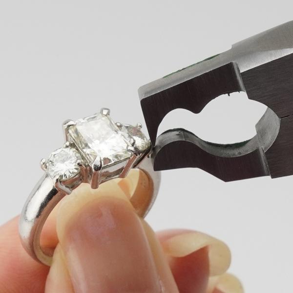 PRONG LIFTER
